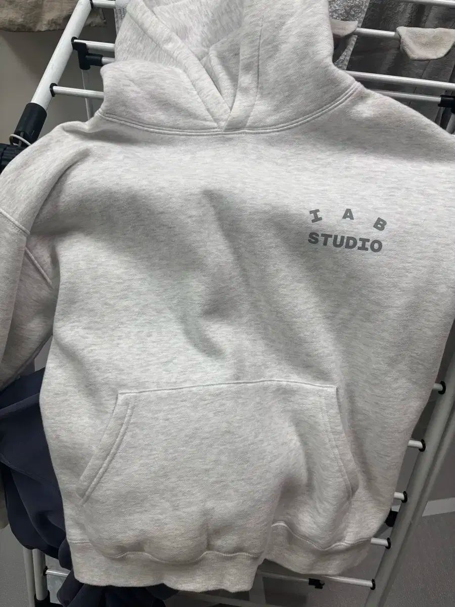 IAB スタジオ フード付きTシャツ Studio アイエプスタジオ ライト グレー