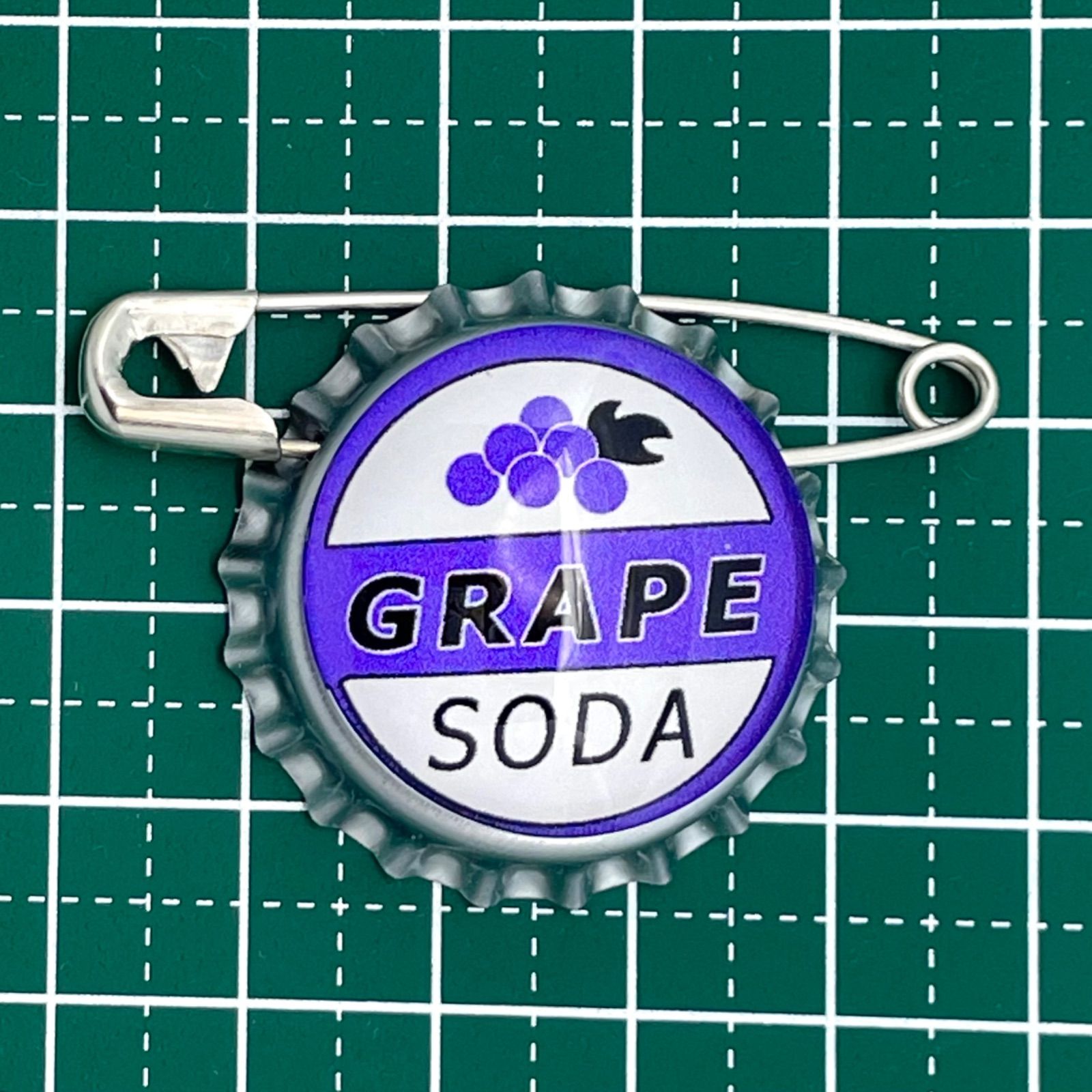 カール爺さんと空飛ぶ家 バッチ バッジ ピン - メルカリ