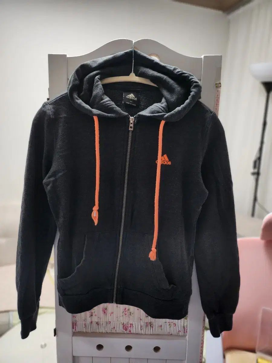 adidas フード付きジップパーカー adidas(アディダス) ジップアップパーカー フード付き ブラック