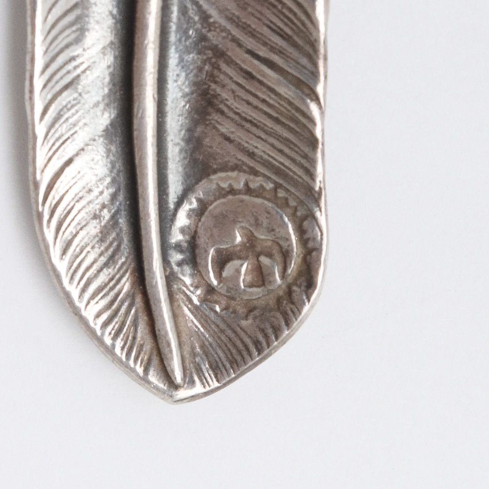 goro's メタル付き特大フェザー 右向き OLD - メルカリ