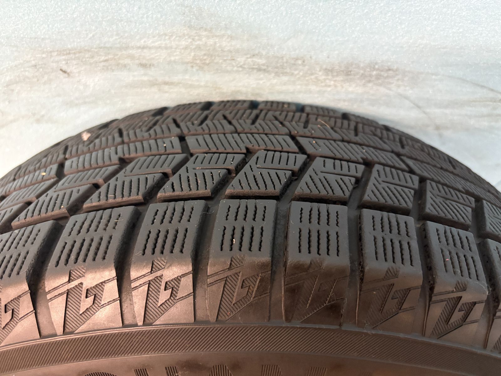 【超美品】 215|60R16 iG60 スタッドレス Yokohama iceGUARDiG60 16インチ 4本セット R16No1