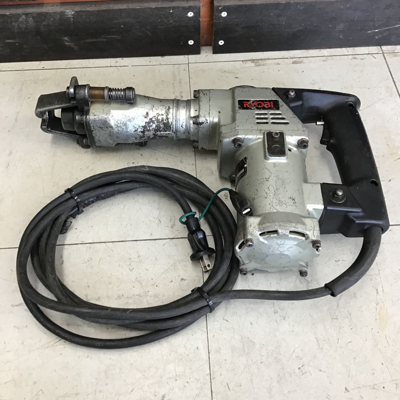 ☆12 展示在庫品 ハンマードリル RYOBI リョービ ED-301 SDSプラスビット シャンク 穴あけ 電動工具 コンクリート ツール 1円～ 売切り☆ 2025年最新Yahoo!オークション -ryobi リョービ(ハンマドリル)の中古