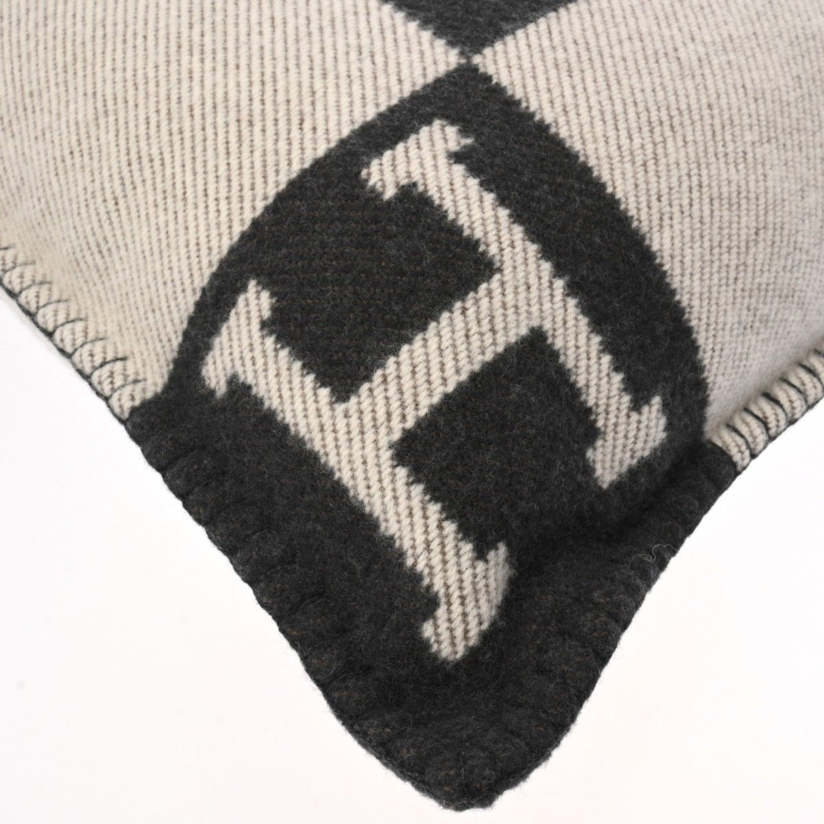 新品 エルメス クッション アヴァロン PM ダークグレー系