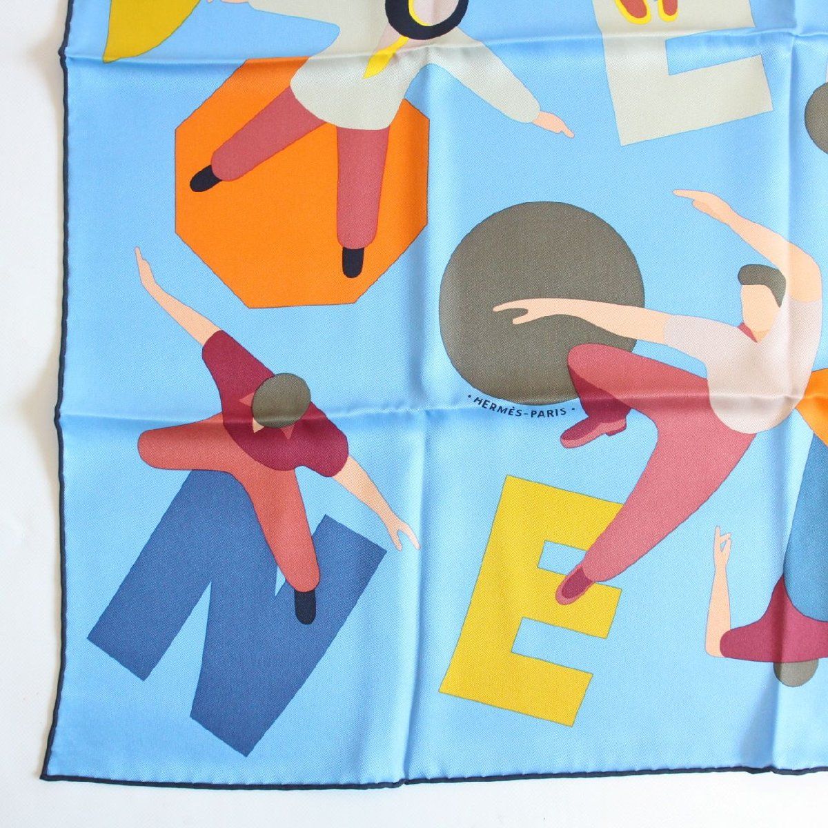 エルメス HERMES カレ70 スカーフ ジーン ケリーへのオマージュ 中古 HERMES エルメス カレ 70 スカーフ ジーンケリーへのオマージュ シルク