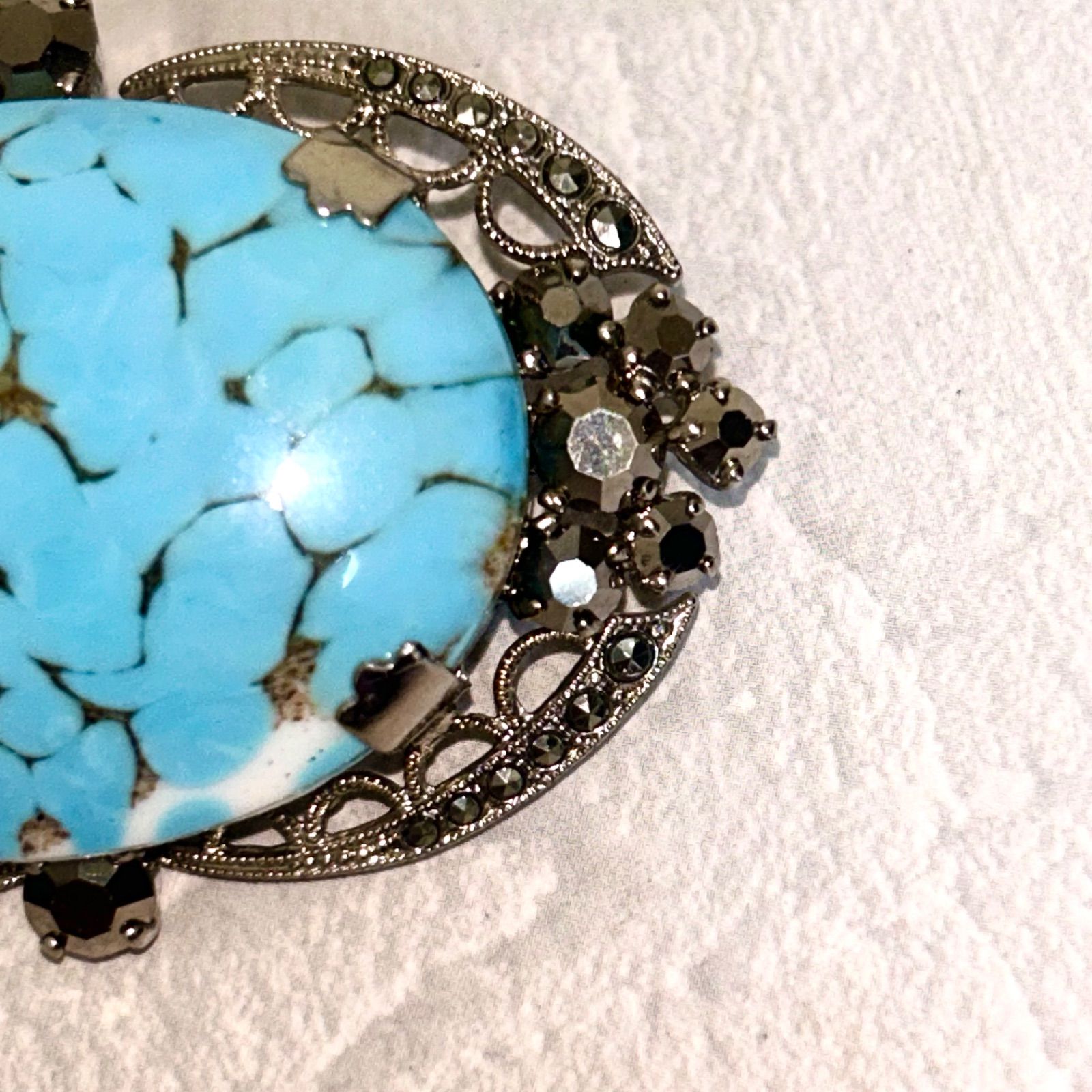 水色ターコイズ風ブローチ 中華風 七宝焼き ターコイズブルーとパール