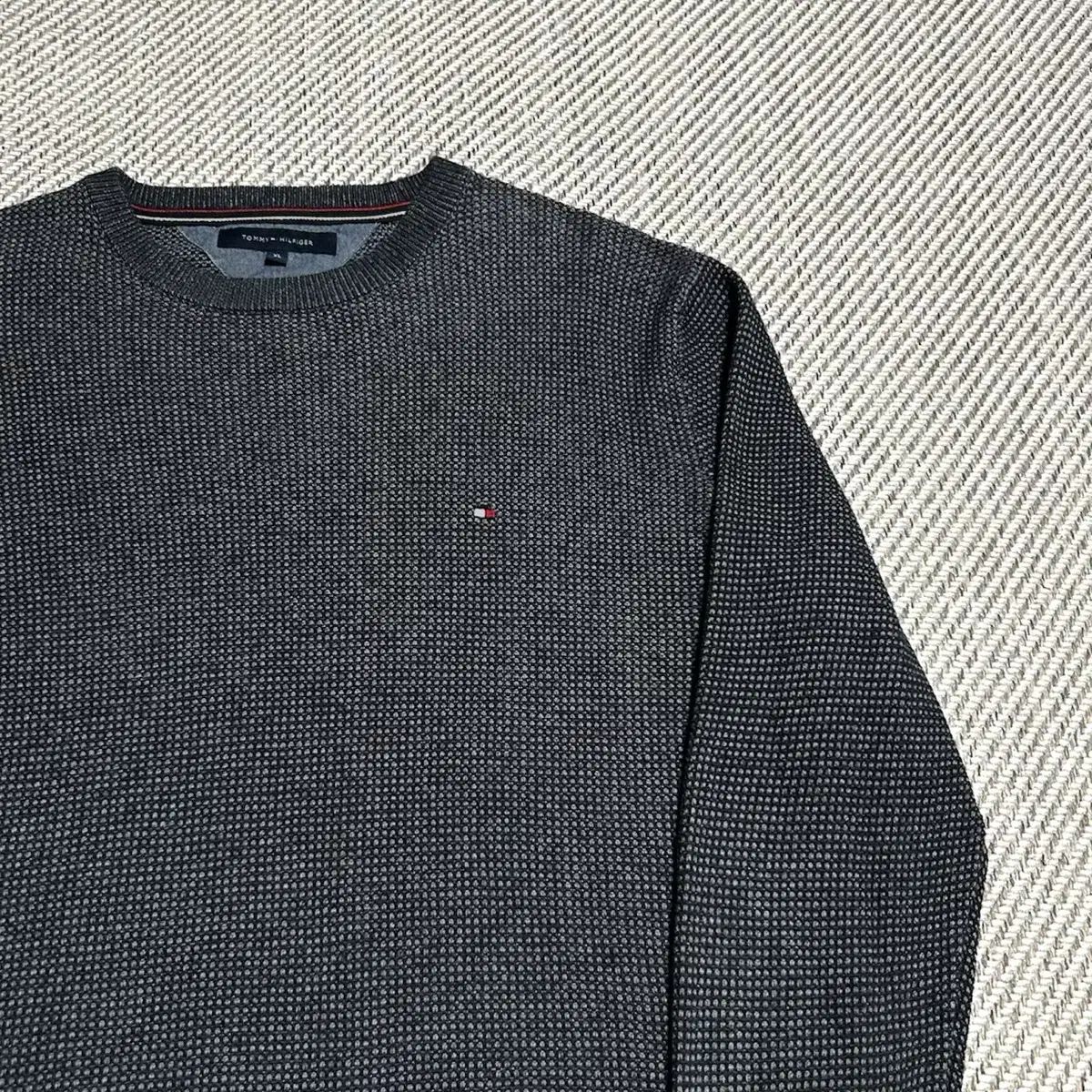 M Tommy Tommy Hilfiger(トミーヒルフィガー) チャコール ラウンド 