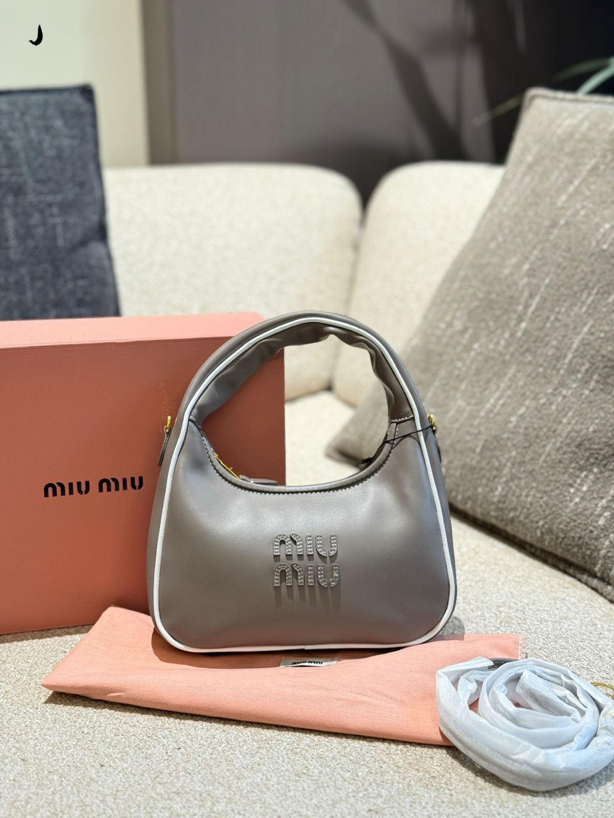 今日 Miu Miu 2025 New Bags クラシック - トレンドモデル