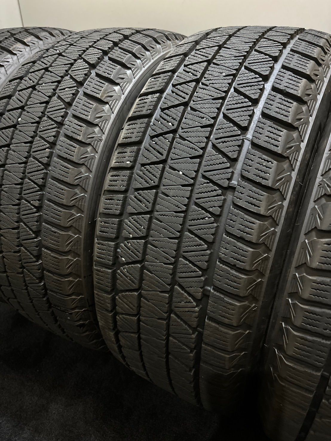 255 55R18 BRIDGESTONE DM-V3 19年製 スタッドレス 4本 ブリヂストン ブリザック ポルシェ カイエン アウディ Q7 南10-K279