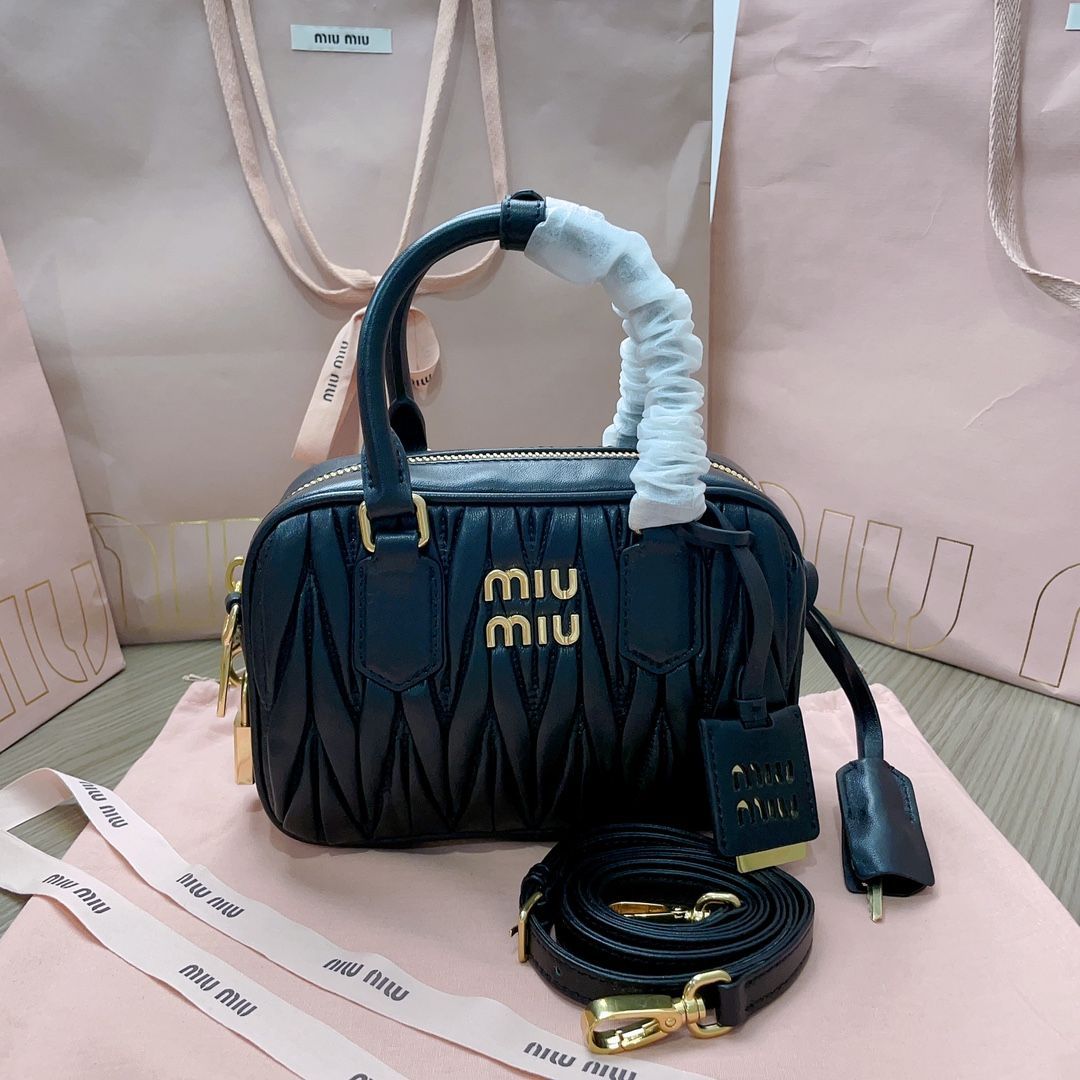 即購入不可！！MIUMIU ミュウミュウ ショルダーバッグ ハンドバッグ