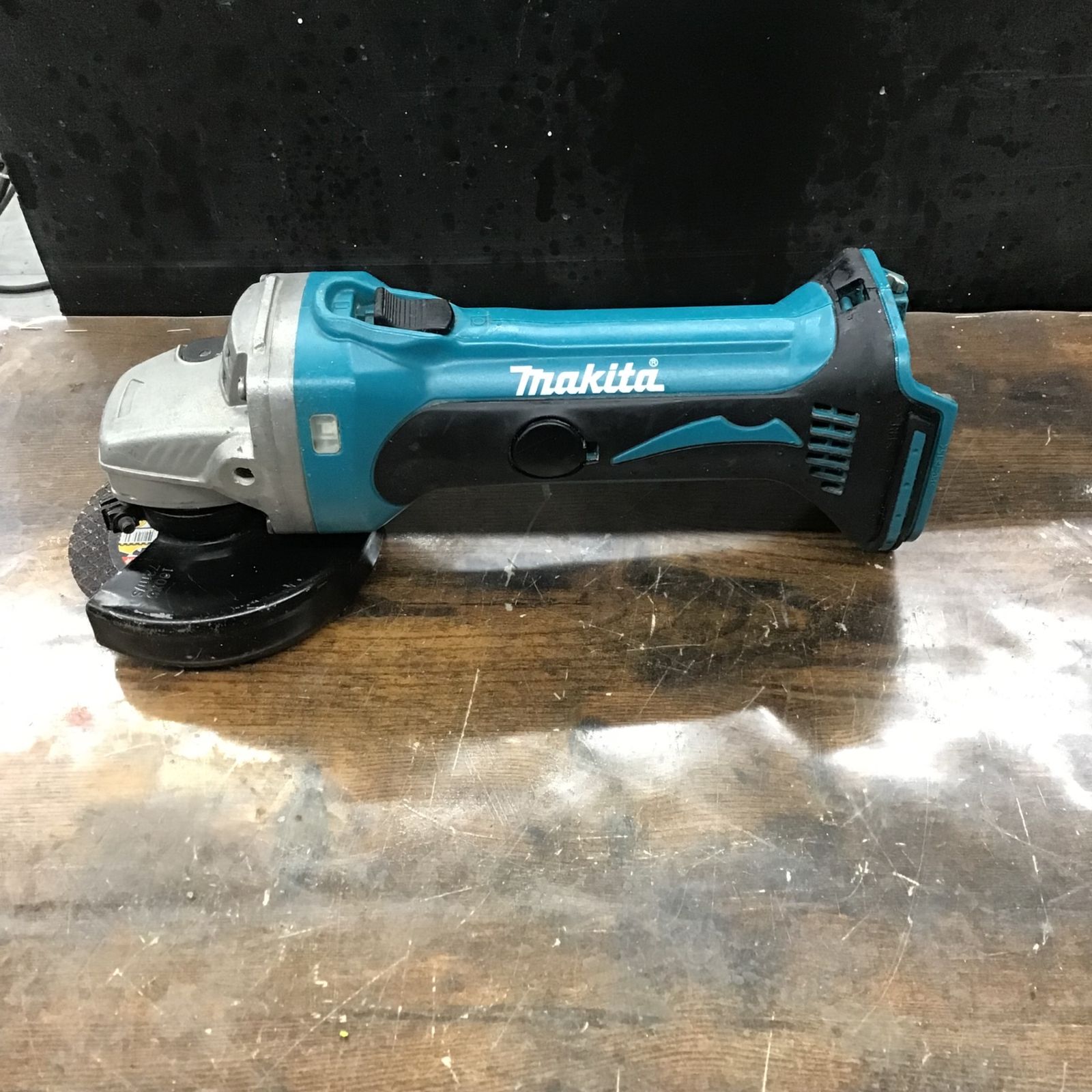 ☆マキタ(makita) 100mmコードレスディスクグラインダー GA400DZ