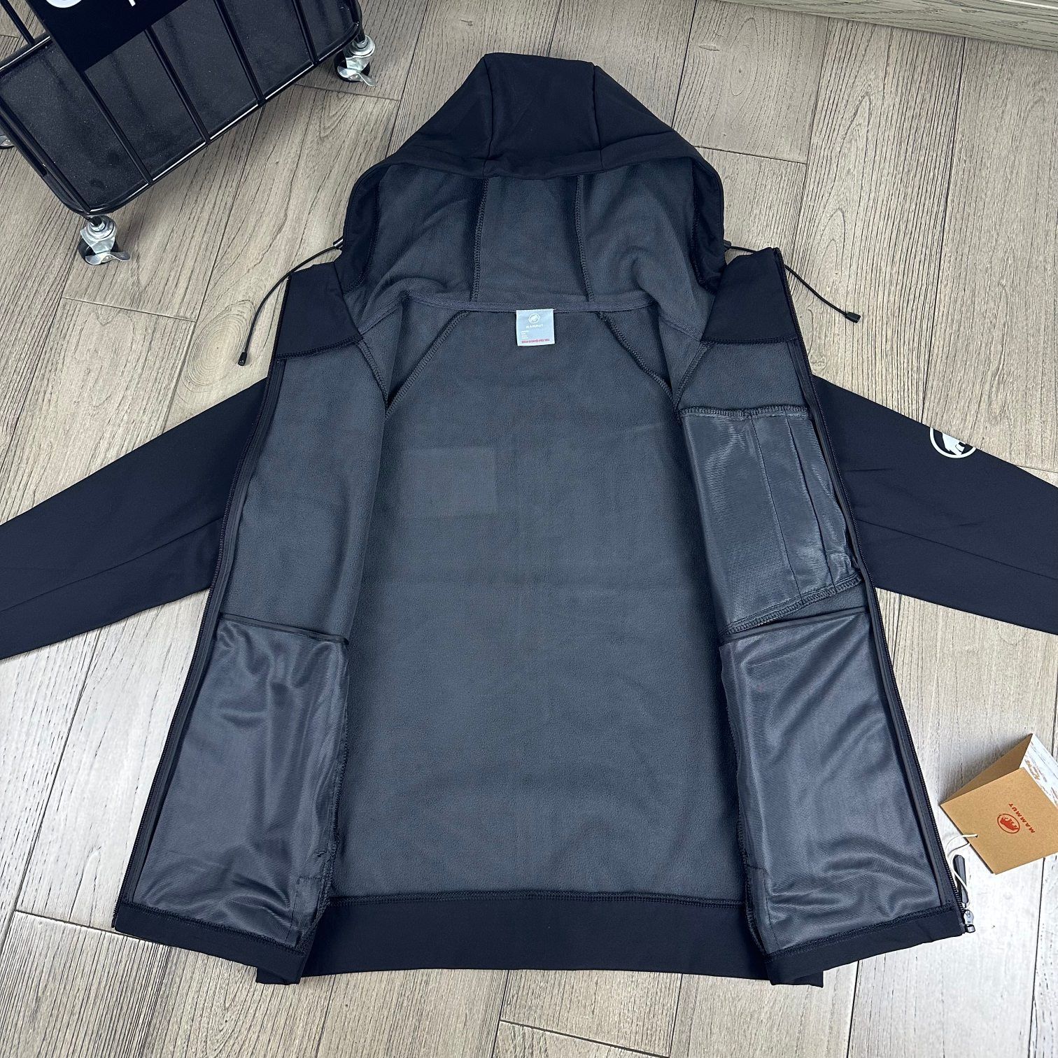 秋と冬の男性と女性のカップルモデル屋外防風防水摩耗パッド入りソフトシェルフードジャケット