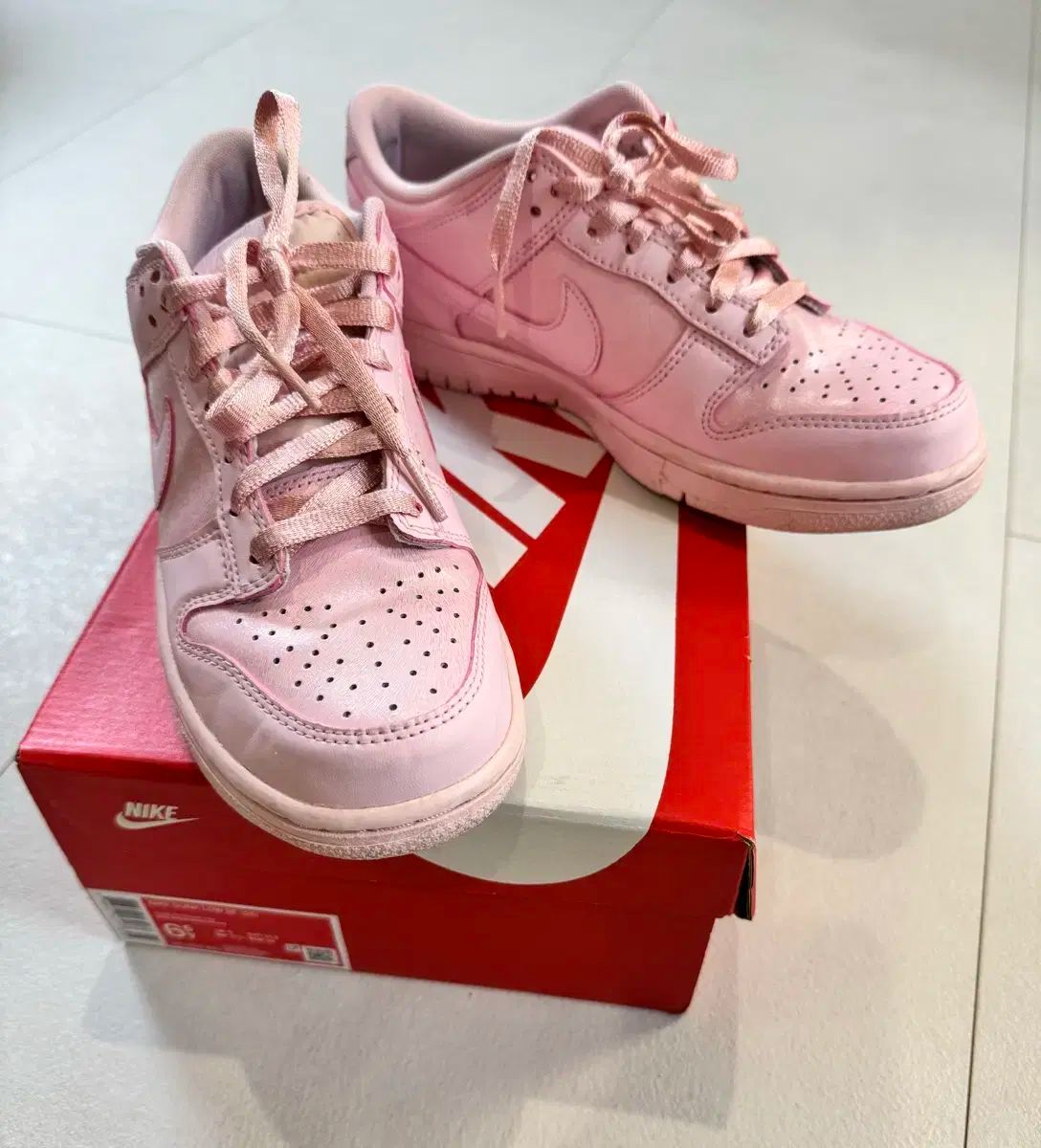 （ GS ） NIKE(ナイキ) ダンク ロー SE プリズム ピンク