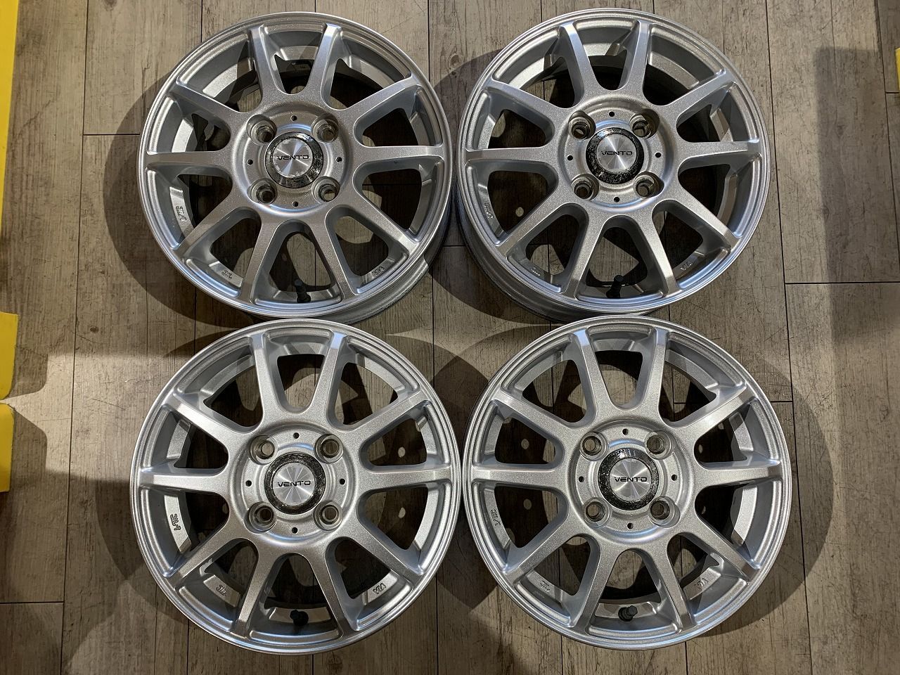 【2401067】TOPY VENTO スポークホイール 13インチ 4J +42 PCD100 4H 67mm 軽自動車 ワゴンR タント ムーブ バモス スペーシア ミラ N-BOX 等