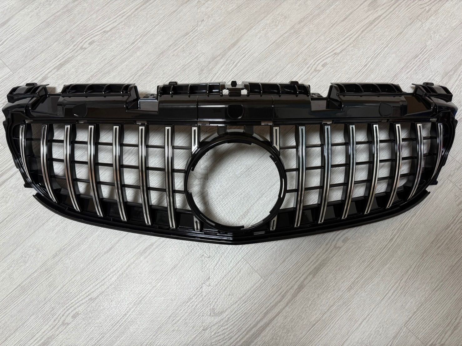 ＡＭＧ Ａ３５ エディション１　純正フロント グリル ブラック塗装 AMG純正グリル 自家塗装（AMG A45 AMG 4マチックエディション1・W176