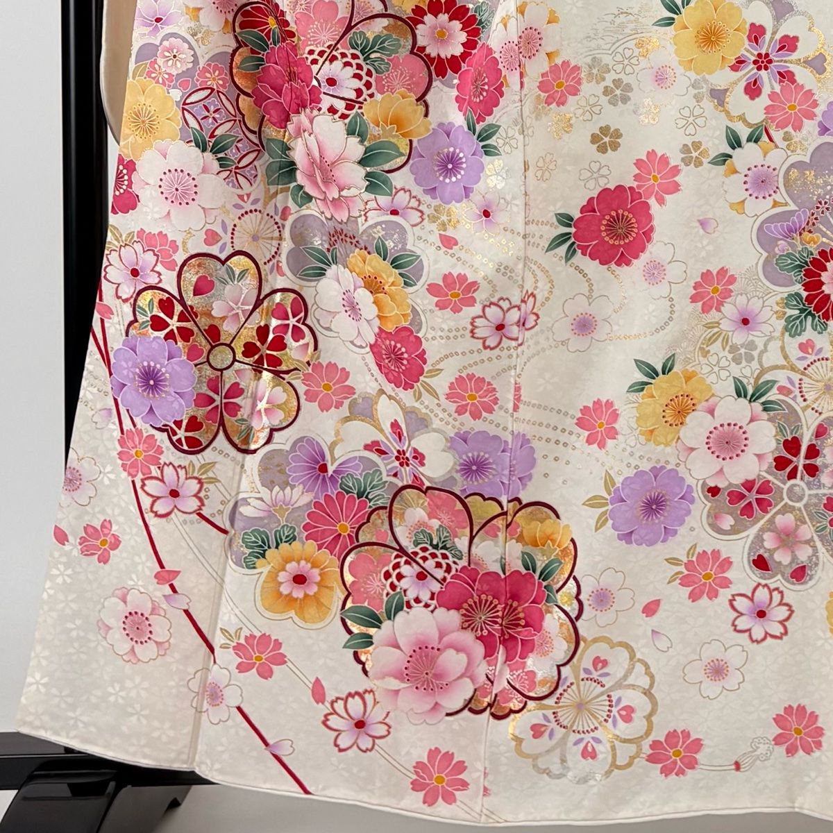 やまと誂製 牡丹と雲模様 梅 桜 藤の花 絞り 金彩 薄紫 袷 正絹 振袖 着物 C1170100116011_M.jpg