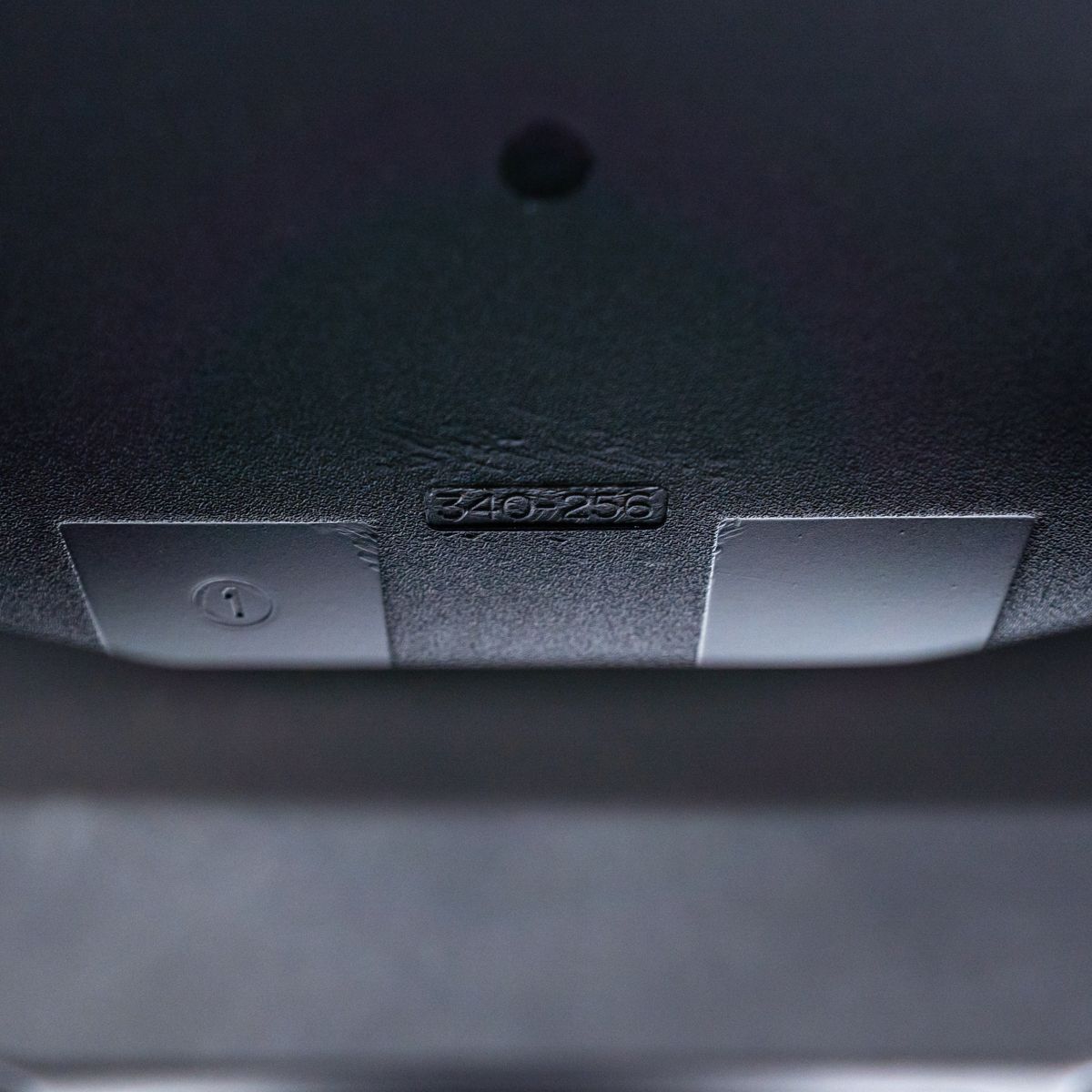 Vitra ヴィトラ .04 Counter カウンター チェア ベーシックダーク マールテン ヴァン セーヴェレン 定価20万 1 MARWIL-DEMENAGEMENTS_CH