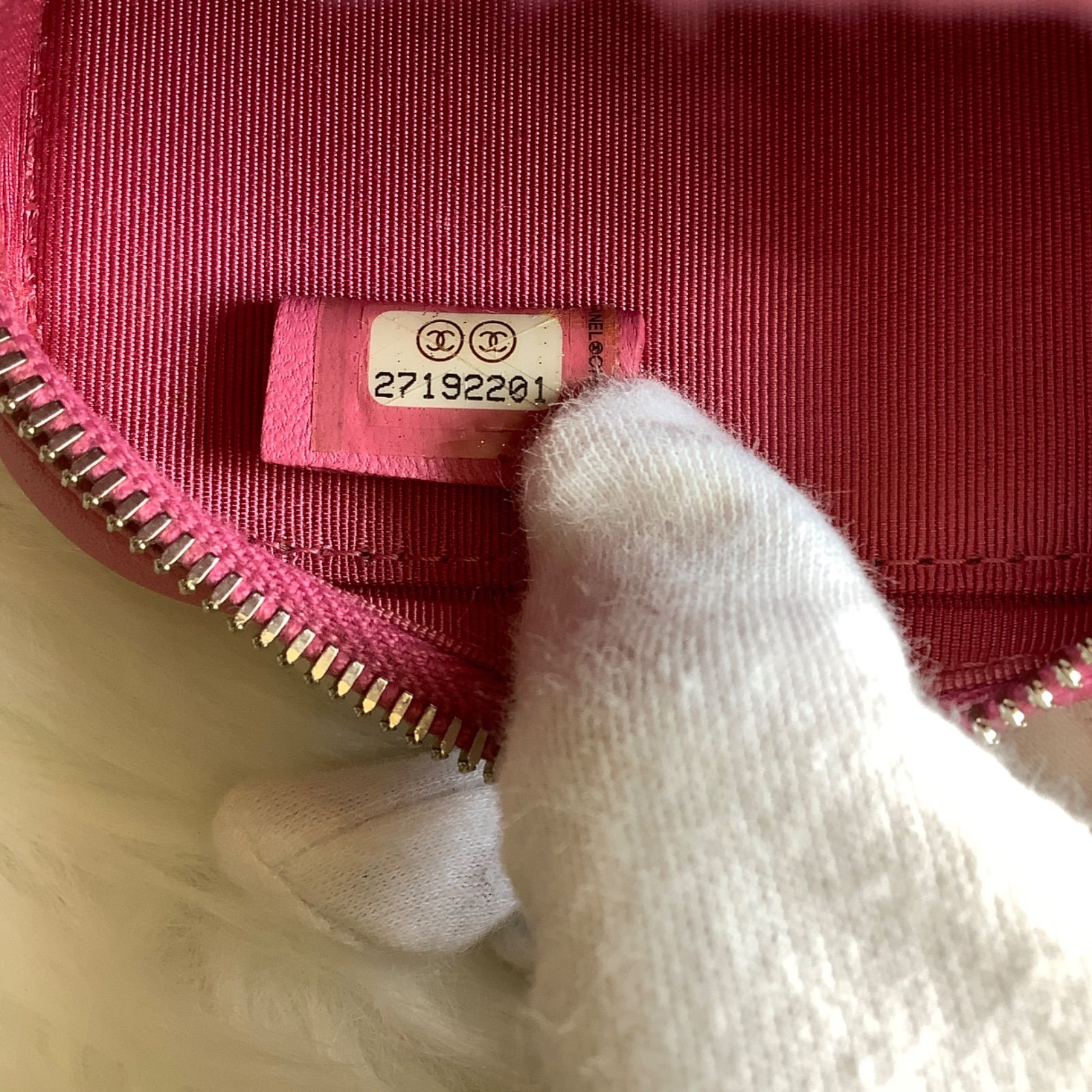 シャネル チェーンフォンポーチ