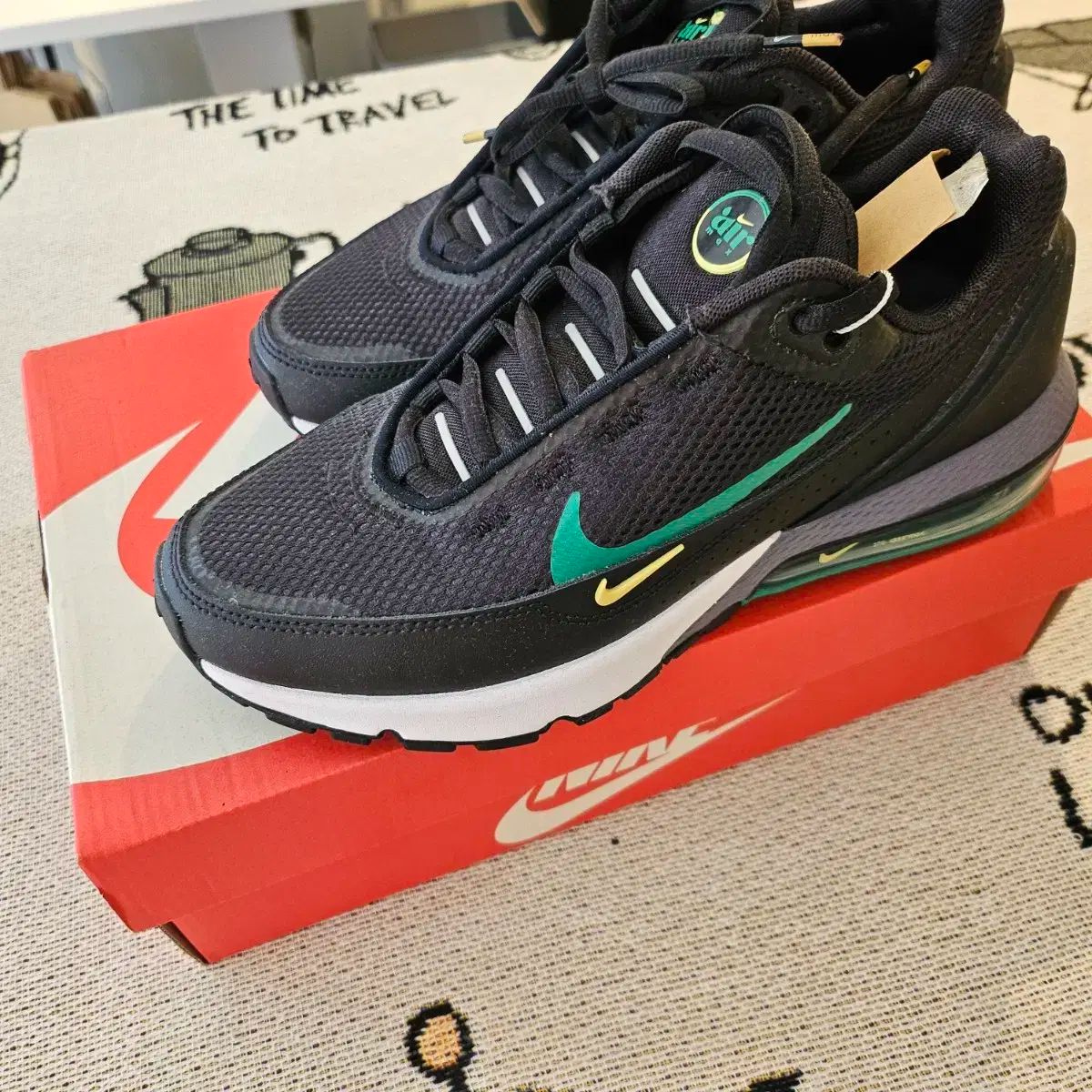NIKE ナイキ エアマックス パルス 245