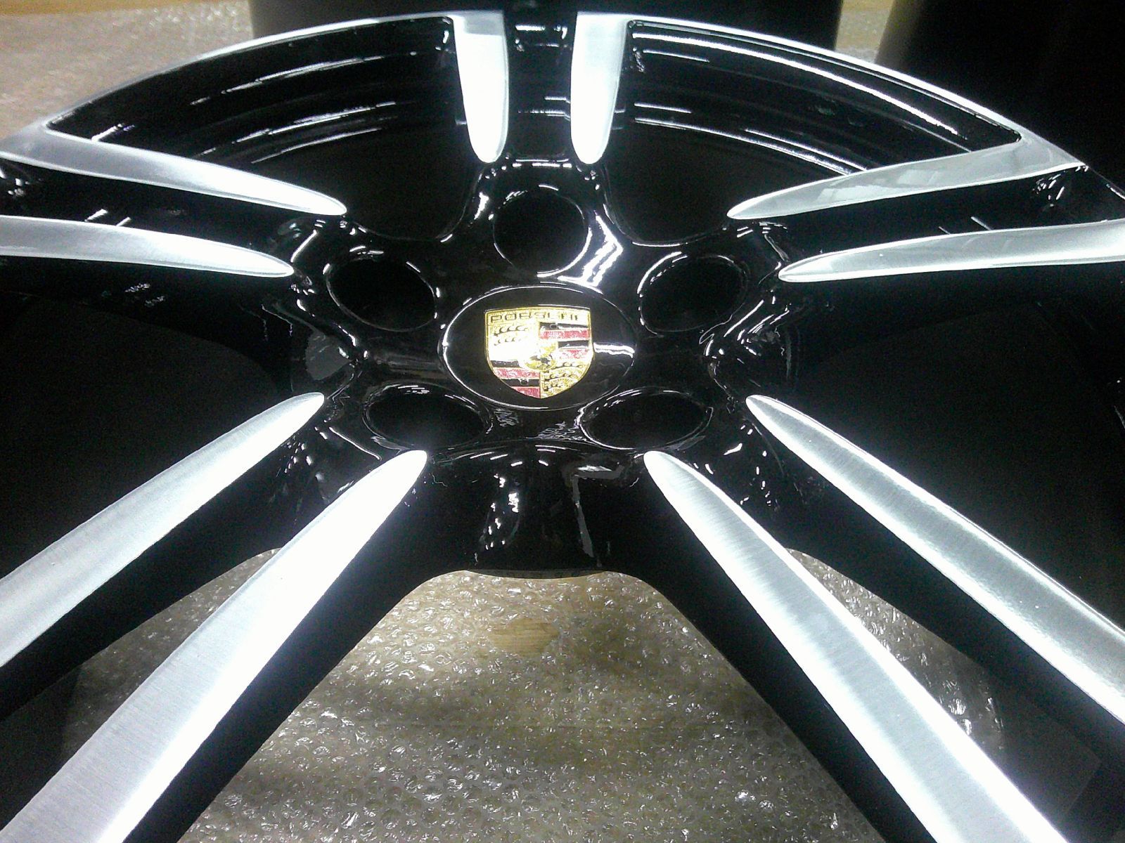 価格比較でお得にお買物。 超 ポルシェ パナメーラ PORSCHE 純正 20インチ 9.5J＋65 PCD130 11J＋68 ブラポリ カイエン アウディフォルクスワーゲン 4本