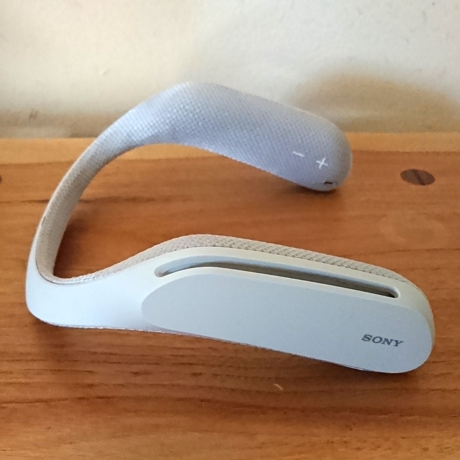 1 ウェアラブルネックスピーカー