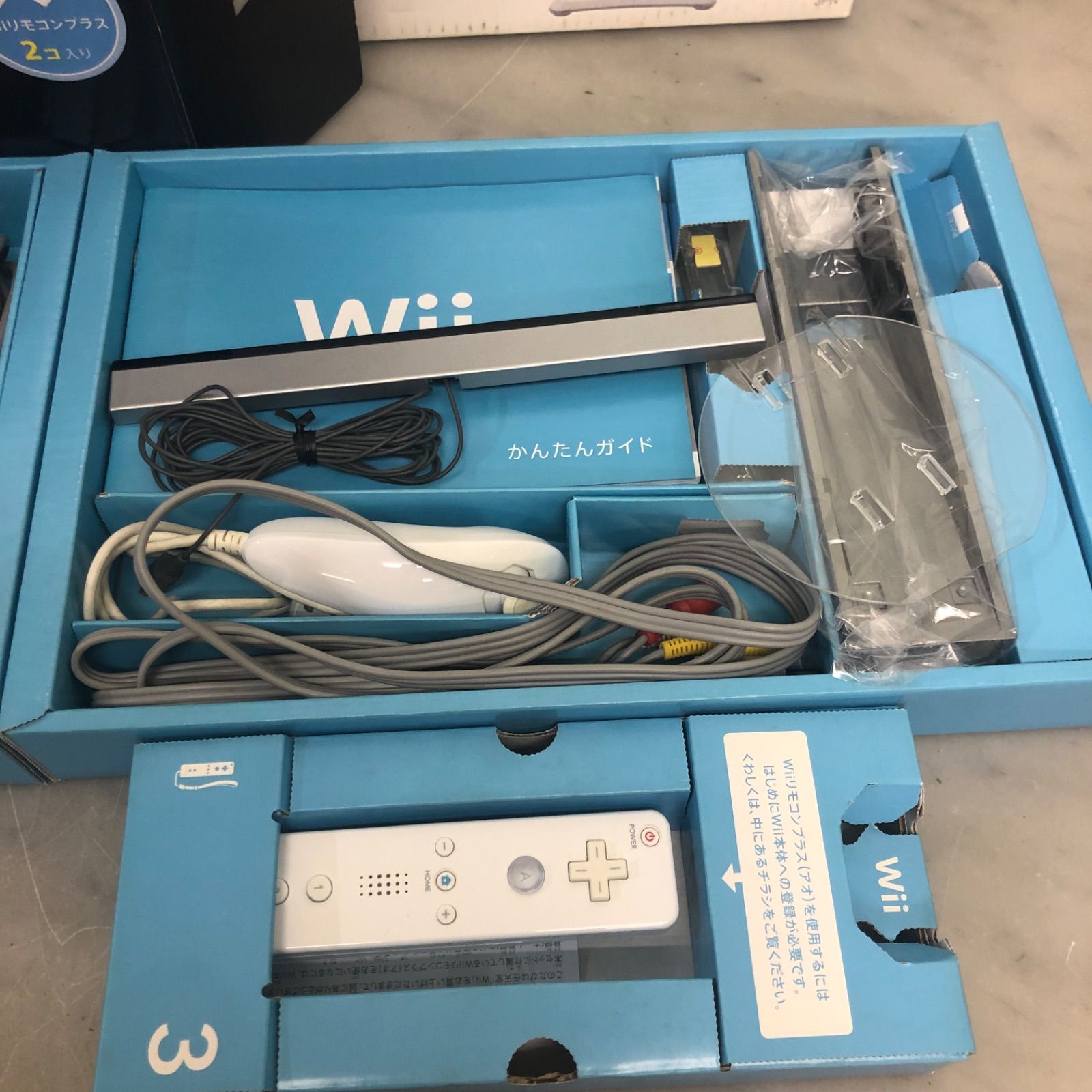 Wii本体とリモコン2台セット 任天堂 Wii 本体 + Wii Fit + ソフト5
