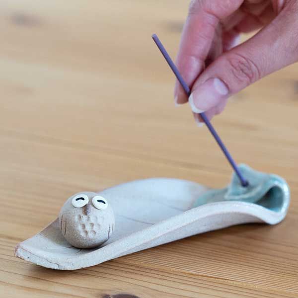 3個セット ふくろう香立て ニコニコちびふくろう 信楽焼 陶器 陶製 個性的 感 高品質 シリーズ レトロモダン かわいい 個性的 ナチュラル 癒し 小物入れ トレイ トレー 線香立て 梟 おしゃれ 置物 オブジェ 葉っぱ リーフ KANDAIZUMI_COM