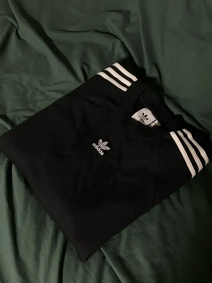 adidas(アディダス) 3本線 パーカー