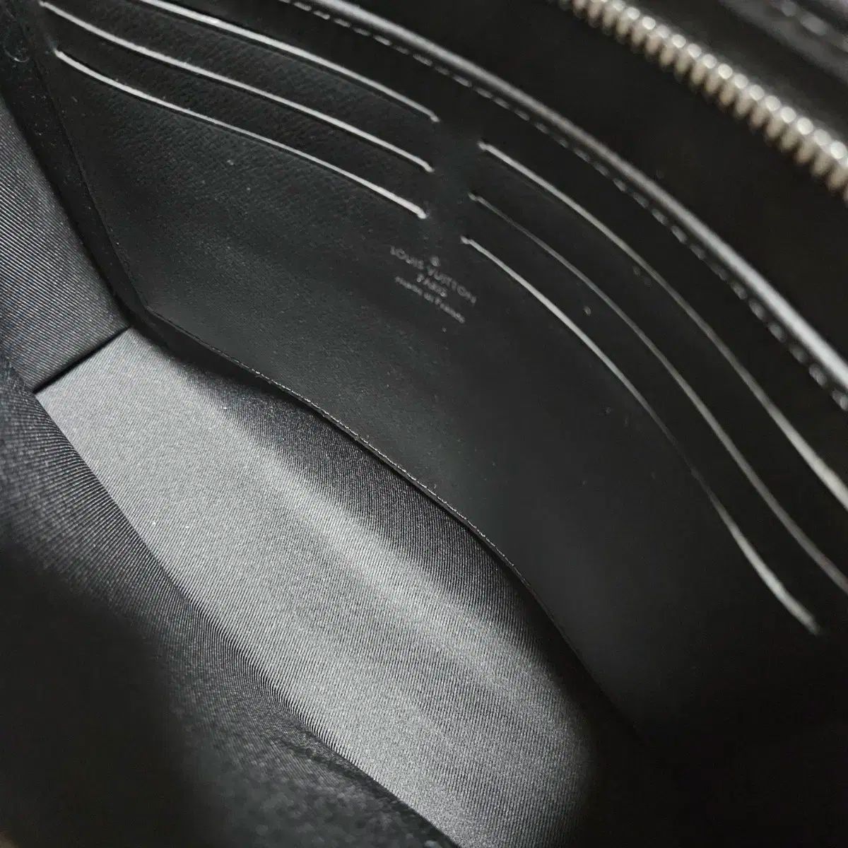 Louis Vuitton ルイヴィトン ポシェット ヴォワヤージュ クラッチ KARIMZIABAT_FR