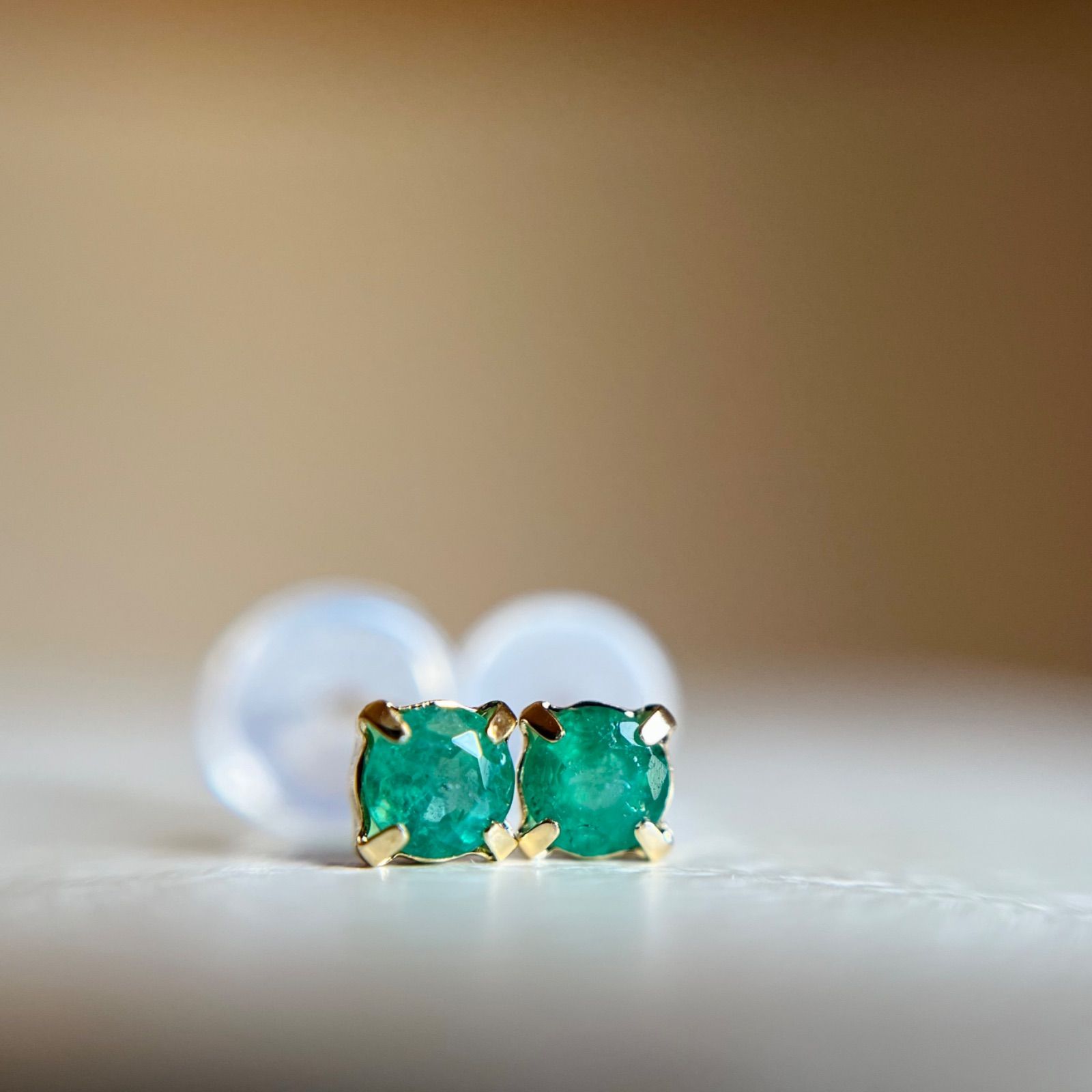 K18 天然石エメラルド ピアス　18金イエローゴールド　emeraldラウンド fi-5257-1r.jpg
