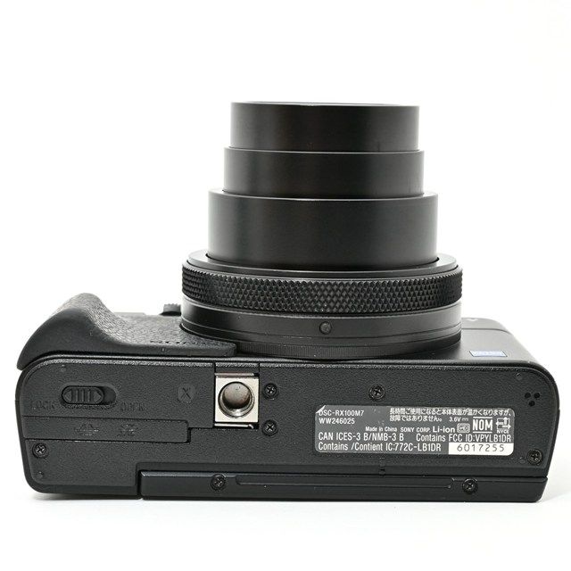 DSC-RX100M7G シューティンググリップキット｜ビューファインダー表示不良あり｜1.0型センサー×ZEISSレンズ搭載｜高速AF＆高画質4K動画対応｜Cyber-shot