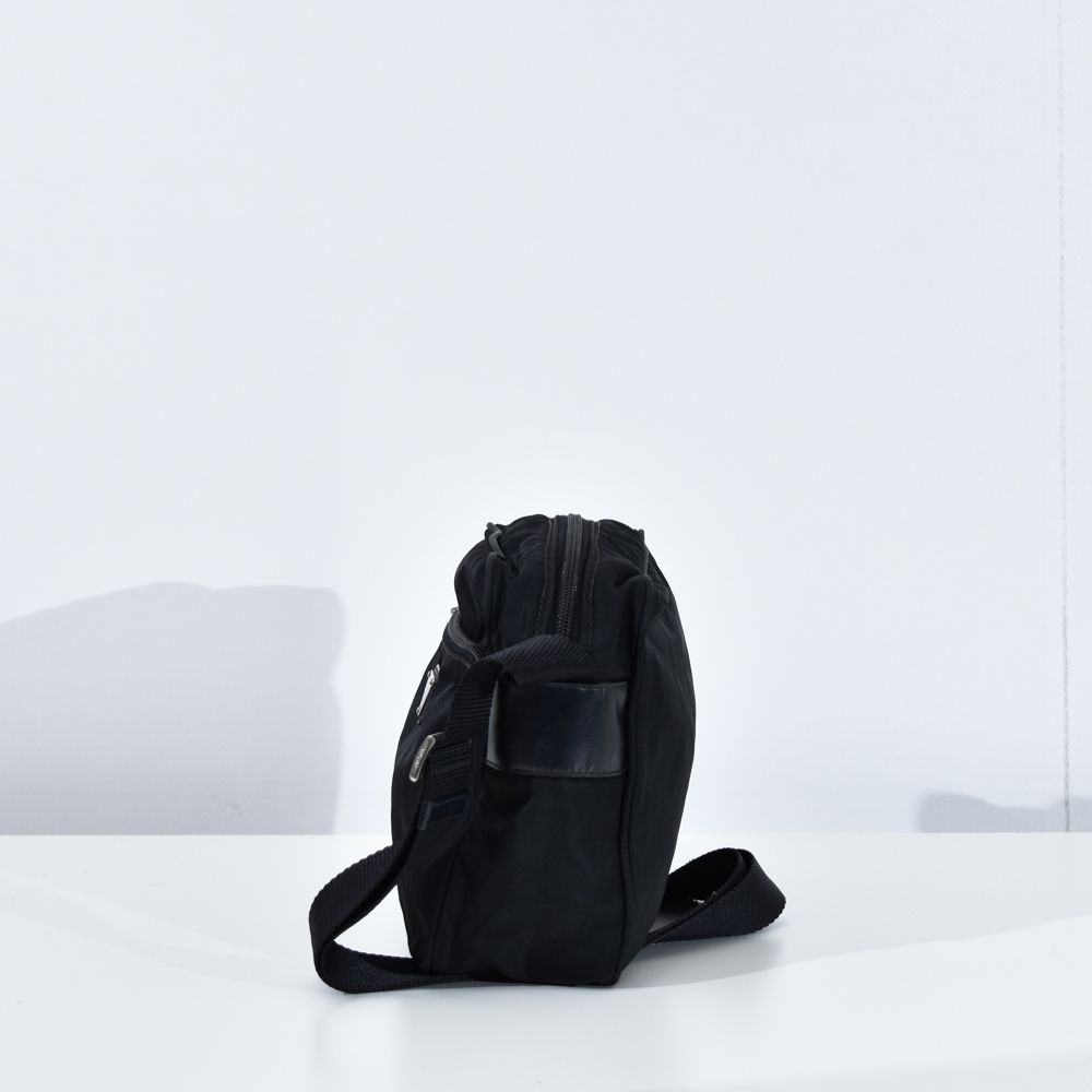 プラダ　ショルダーバッグ 中古USED PRADA ショルダーバッグ ナイロン ロゴ ブラック 33995