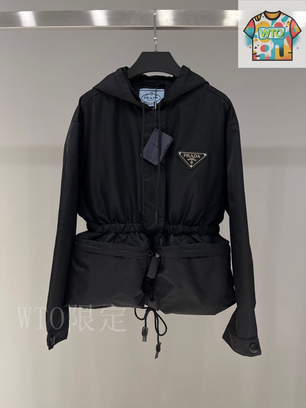 今日特価】PRADA ハイクオリティ版 トライアングルロゴ フード