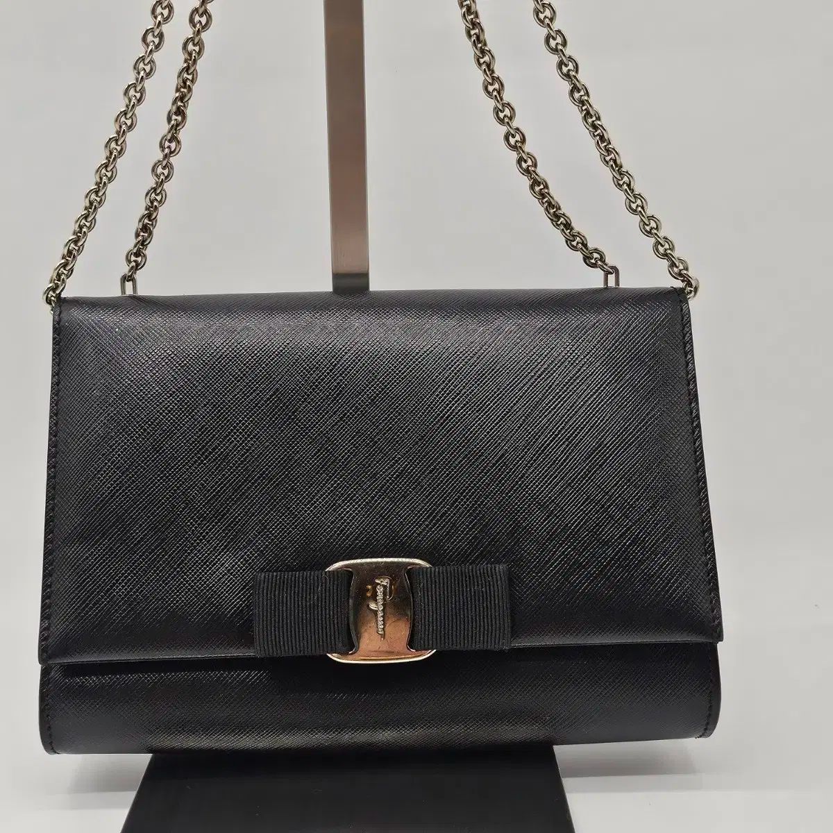 正規品 FERRAGAMO フェラガモ サフィアーノ ジニ JINNI クロスバック シルバー