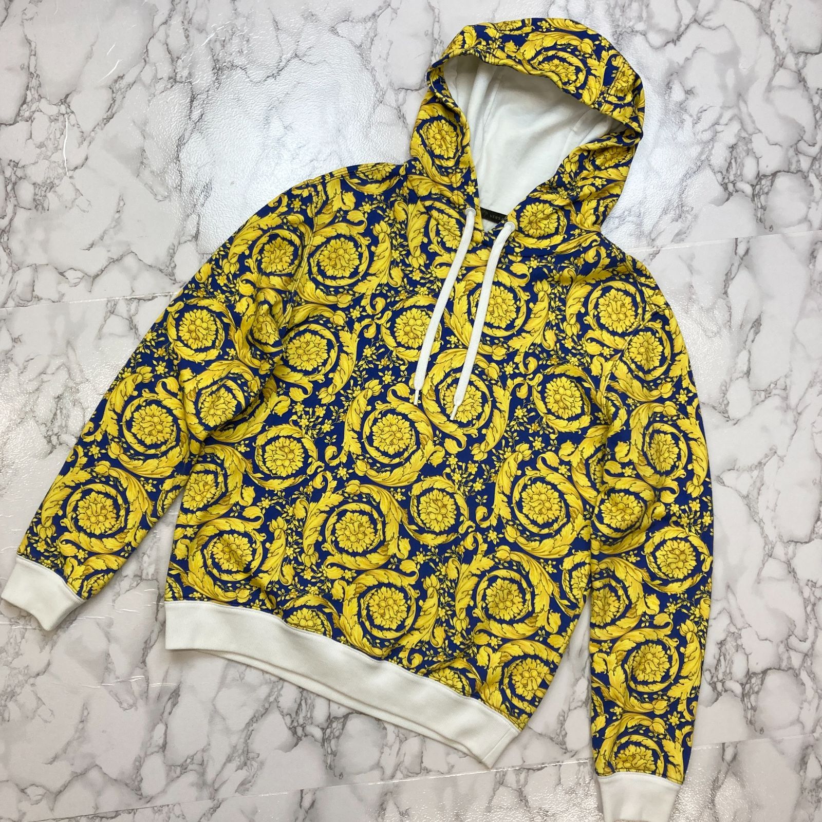 VERSACE ヴェルサーチ バロック柄 コットン プルオーバー パーカー イエロー ブルー S メンズ ヴェルサーチェ PAWNSHOPRiZ  パウンショップリズ - メルカリ