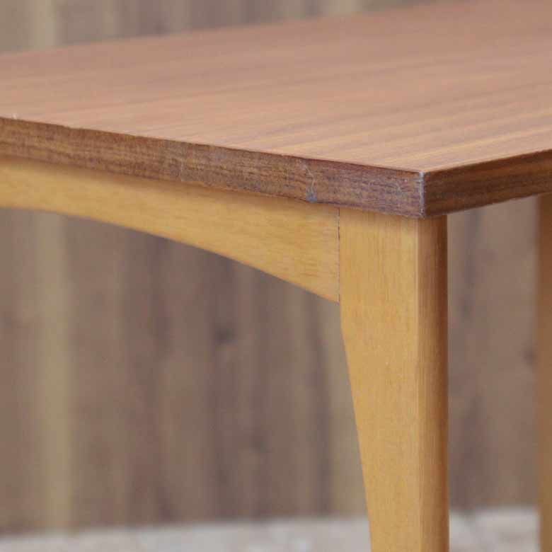 ネストテーブル