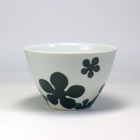 砥部焼 カフェオレボウル(中鉢)／和紙染付黒花 - メルカリ