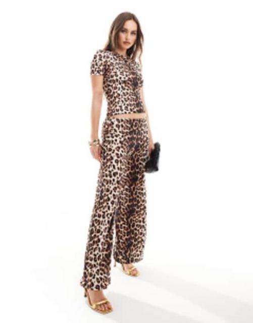 【送料無料】 ファッションキラ レディース カジュアルパンツ ボトムス Fashionkilla super soft wide leg pants in leopard print - part of a set LEOPARD PRINT