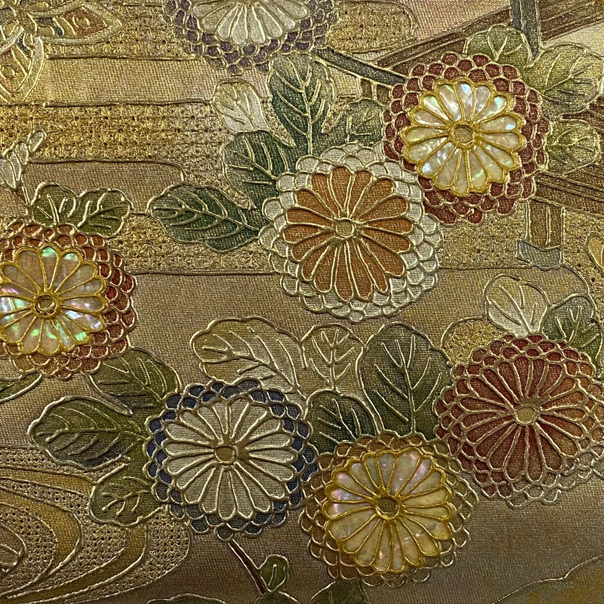ゴールド色の額縁★薔薇柄★中古 袋帯 逸品 じゅらく 落款 じゅらく帝王紫 菱 華文 螺鈿 金糸