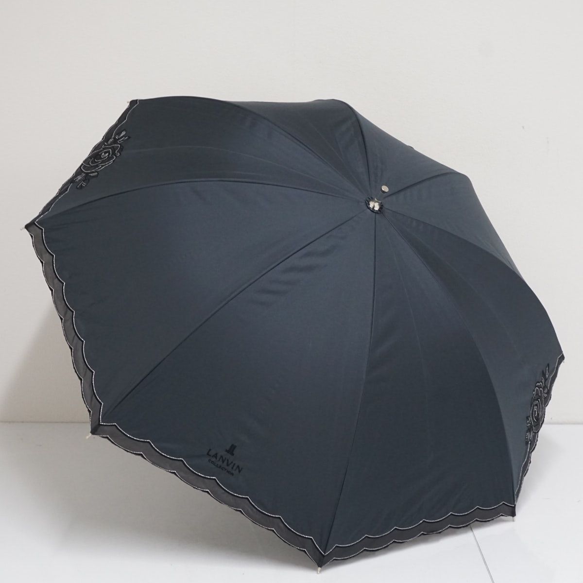 ★新品★ランバンコレクション　晴雨兼用パラソル　日傘　リネン　フラワー刺繍 LANVIN COLLECTION（ランバンコレクション）晴雨兼用折りたたみ