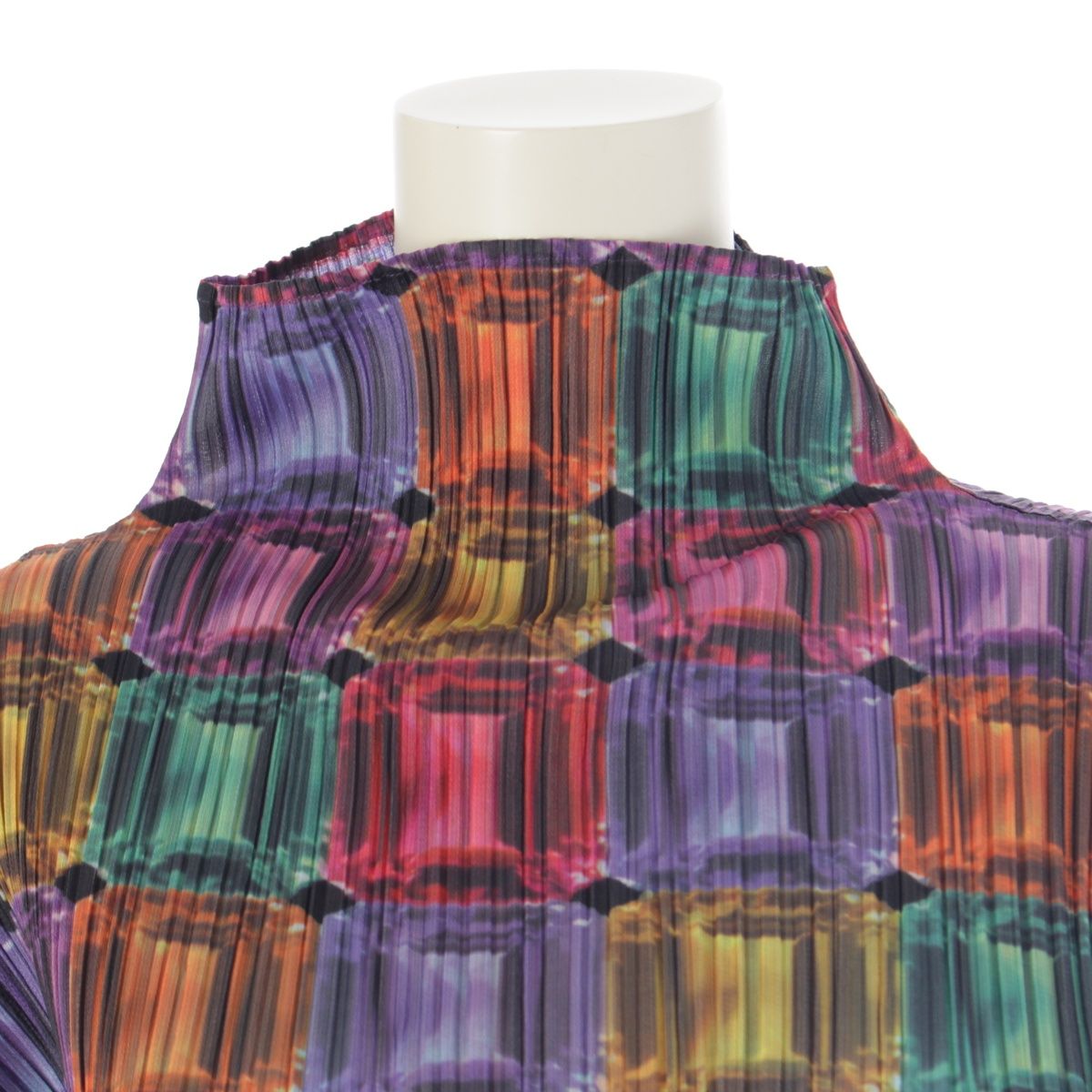 プリーツプリーズ イッセイミヤケ 宝石総柄 長袖 ボトルネック