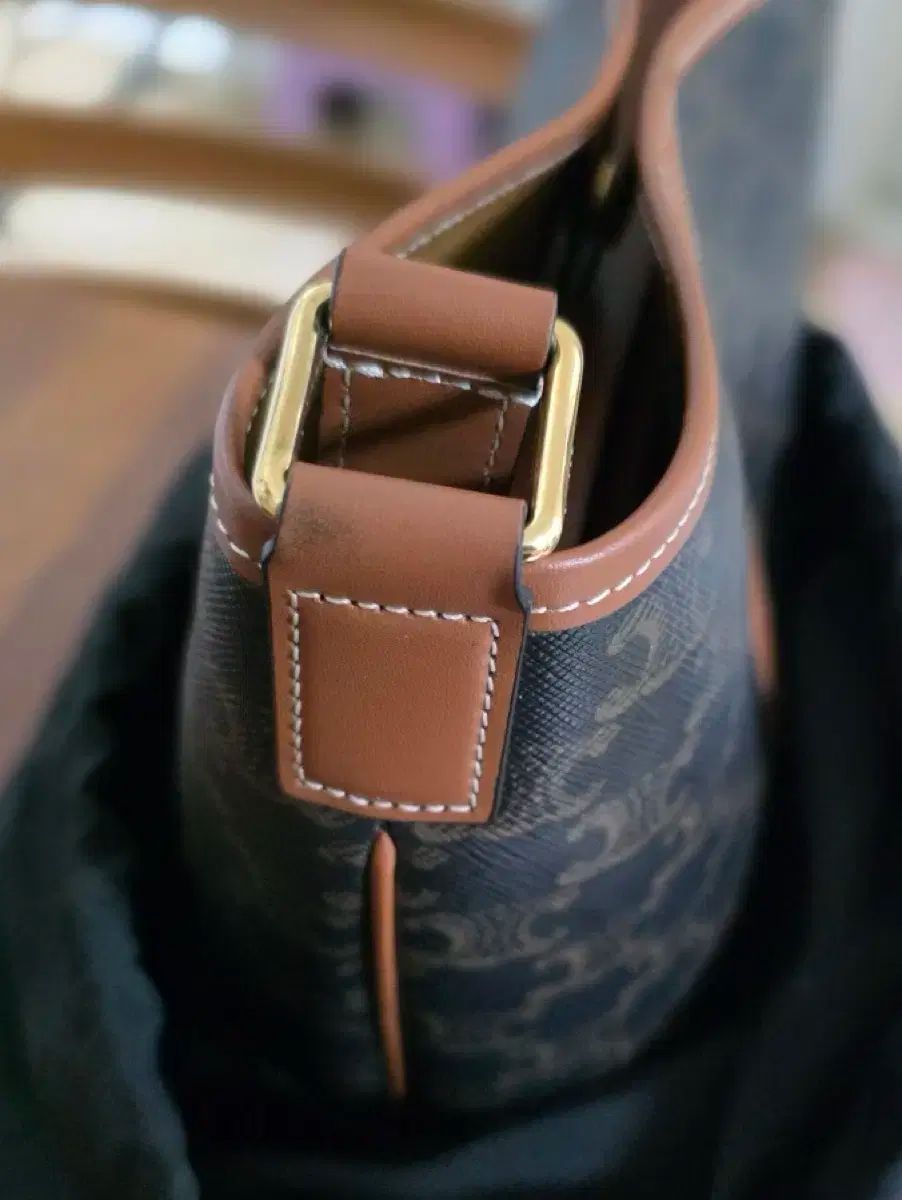 セリーヌ　ショルダーバッグ　サングルバケット スモール　レザー　グレージュ セリーヌ サングルバケット スモール レザー ショルダーバッグ