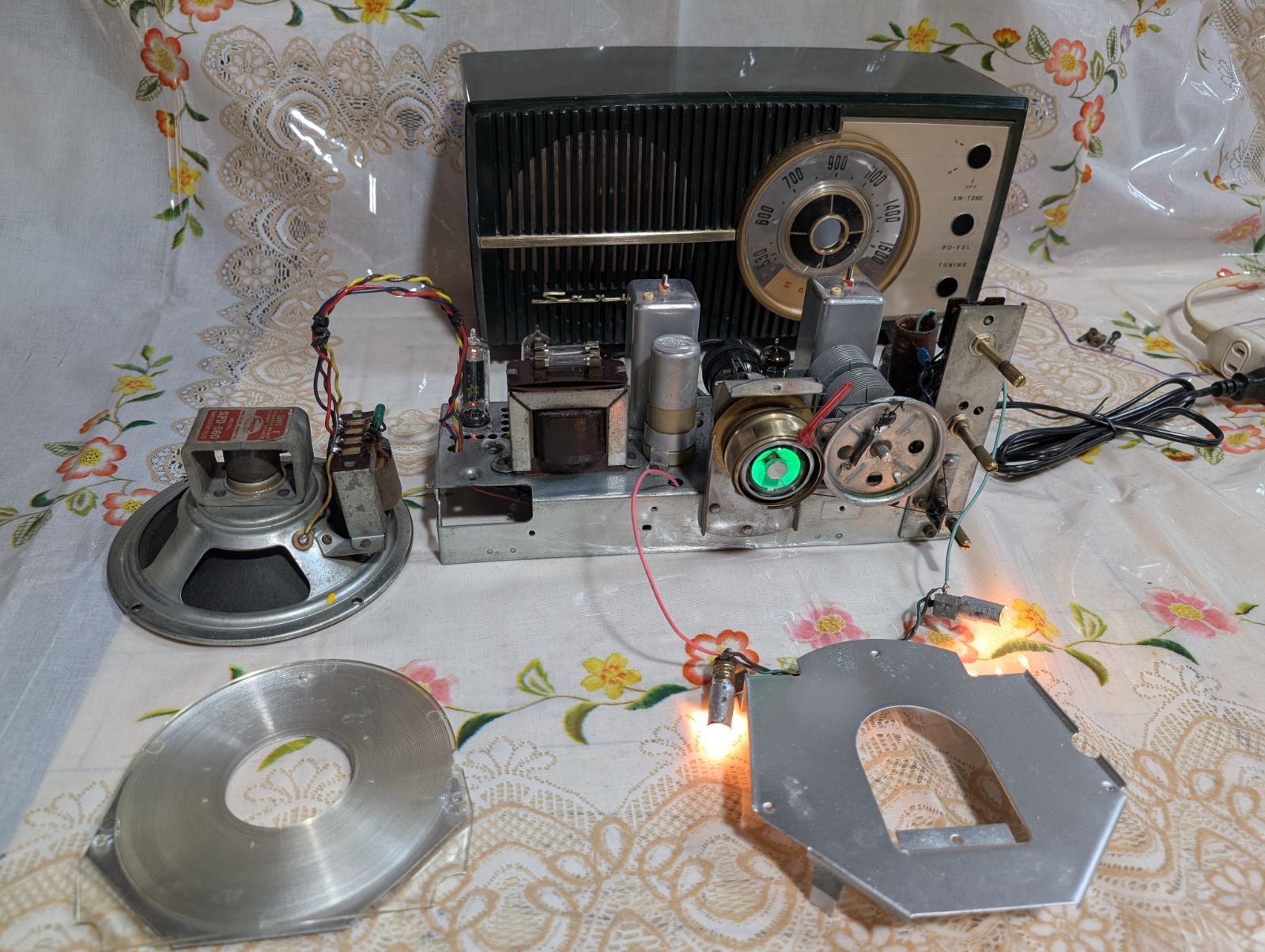 Aiwaのラジカセ CS-P5 レッド レトロ カセットテープ インテリア