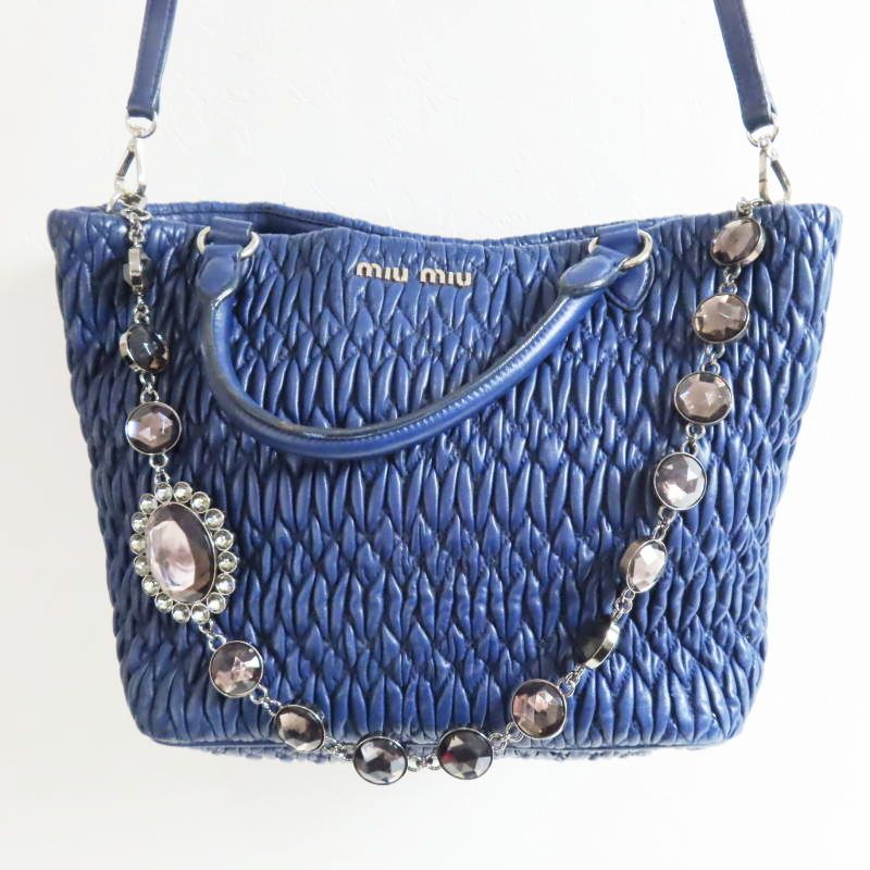 T02-k088 MIU MIU ミュウミュウ マテラッセ ナッパクリスタル レザ 