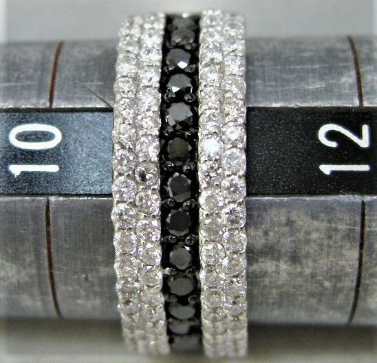 K18WG18金ホワイトゴールド ブラック＆ホワイト パヴェダイヤ 1.05ct 