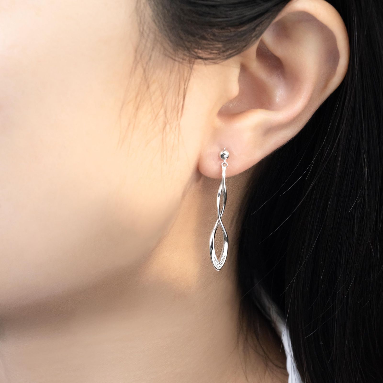 14Kgf天然石華奢好きさんのピアスカレンシルバーのジンジンジングルベル^^