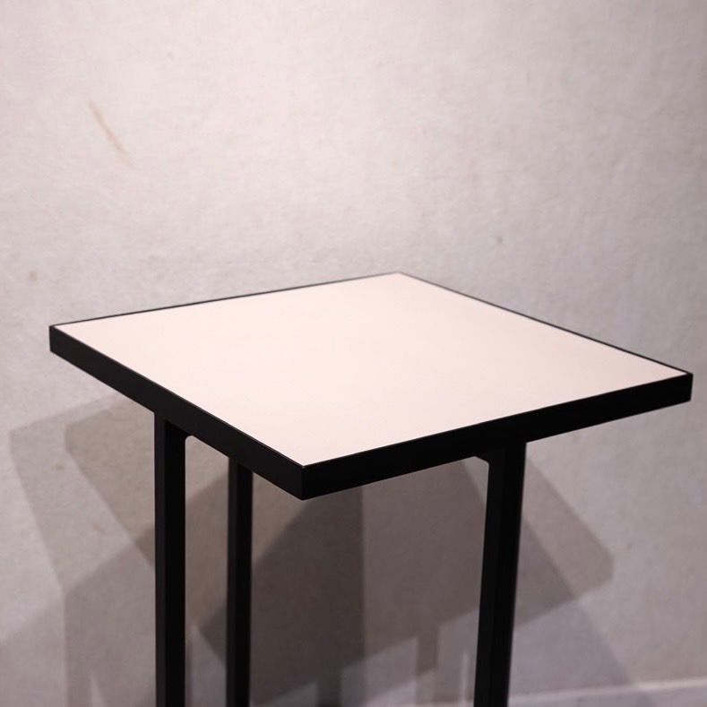 スクエアテーブル