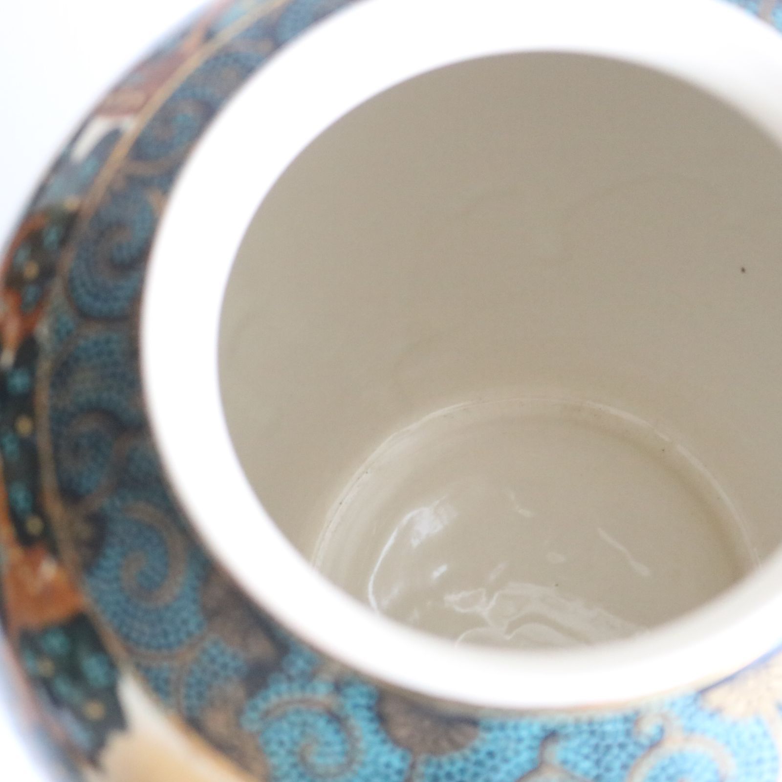 P646 九谷焼 玉浪 鶴松絵 花瓶 花器 金彩 青系 華道 茶道 インテリア P646 九谷焼 玉浪 鶴松絵 花瓶 花器 金彩 青系 華道 茶道