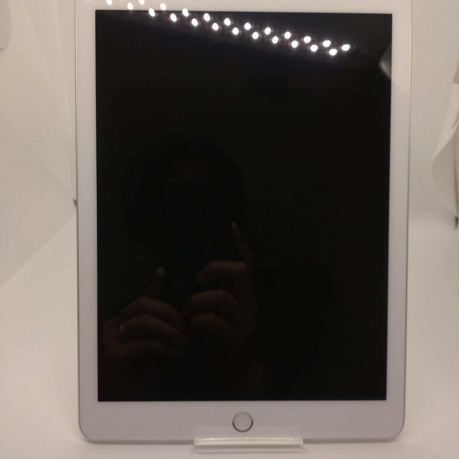 Apple iPad 9.7インチ 第6世代 32GB シルバー WiFi+Cellular SIMフリー 
