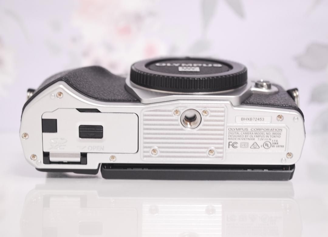 OLYMPUS オリンパス ミラーレス一眼 OM-D E-M10 MarkIII レンズキット