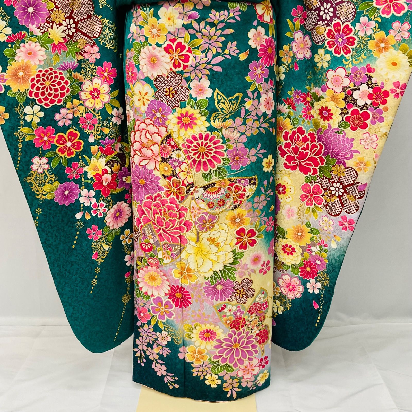 振袖 グリーン系 牡丹 御所車 鞠 扇 刺繍 正絹 振袖 グリーン系 牡丹